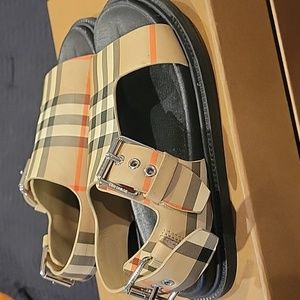 Burberry sandles